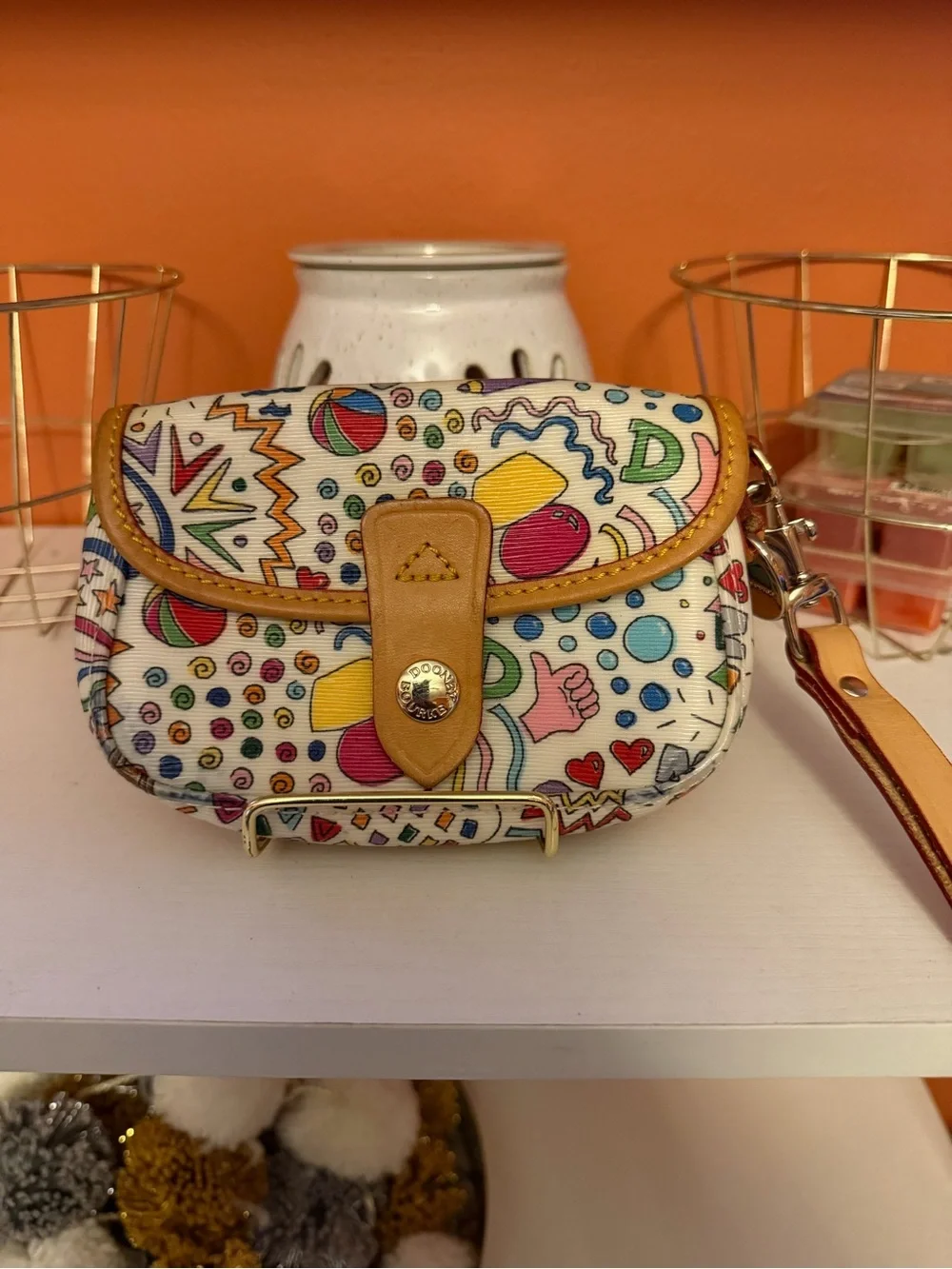 DOONEY & BOURKE White Whimsy Wristlet(EUC)